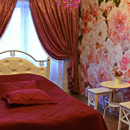 Roses Apartment In The City Center Černihiv Exteriér fotografie